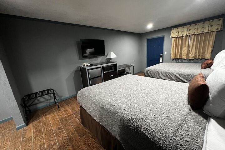 Standard Room, King or Two Doubles (2 of 6)