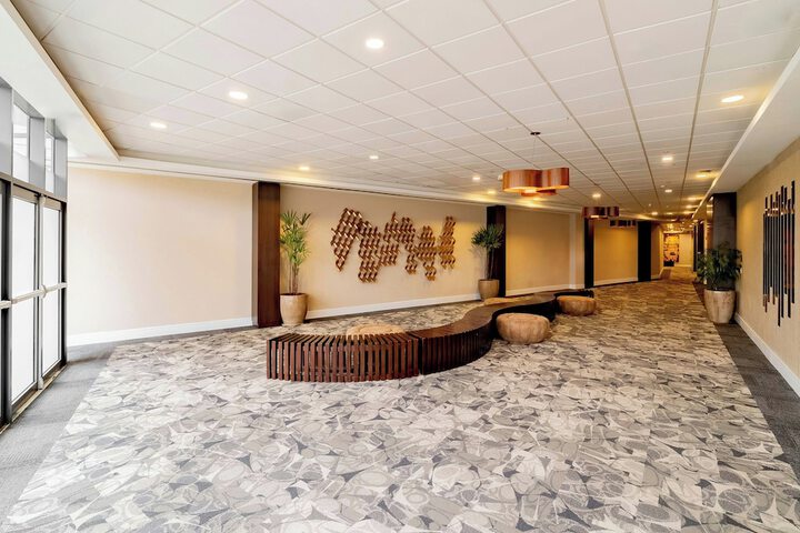 Lounge 39 of 61