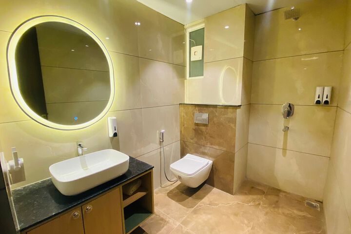 Room 14 of 16