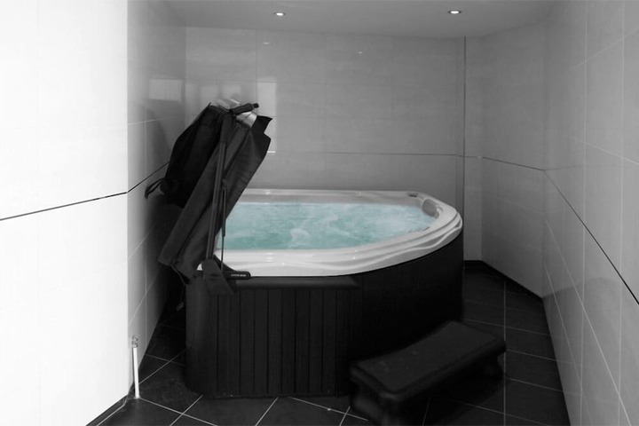 Hot Tub 37 of 43