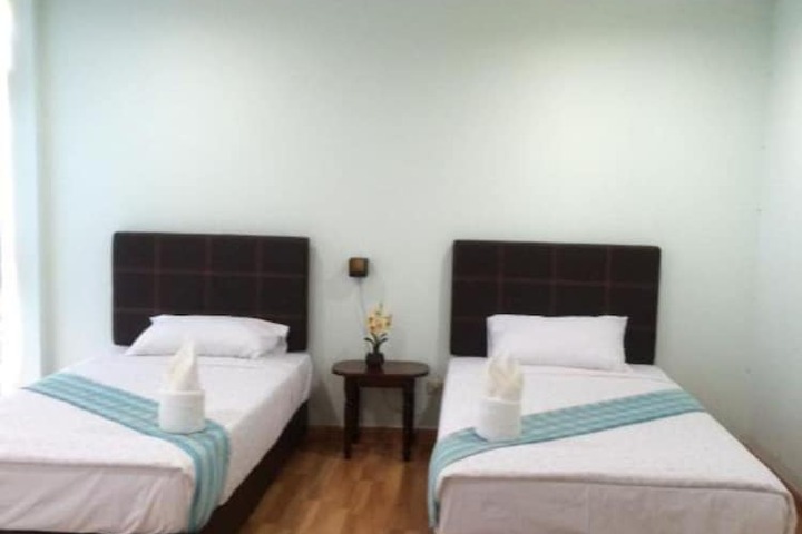 Room 3 of 20