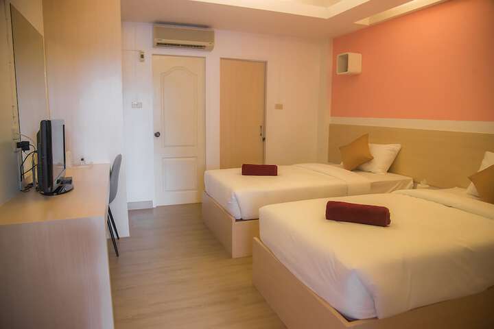 Room 9 of 76