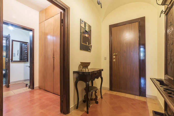 Room 11 of 19