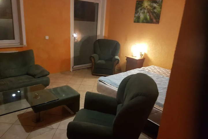 Room 3 of 10