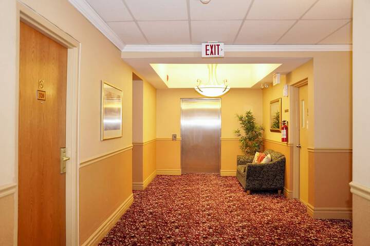 Ballroom/Hall 49 of 51