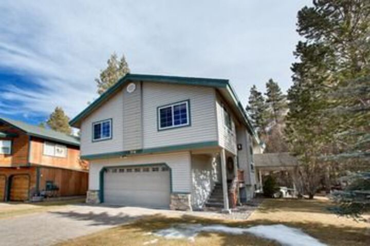 789 Tuolomne Drive in South Lake Tahoe, CA