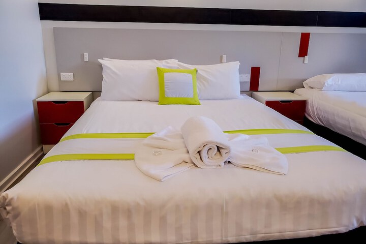 Room 44 of 100