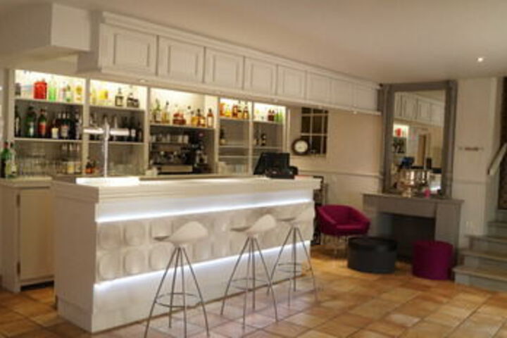 Hotel Bar
