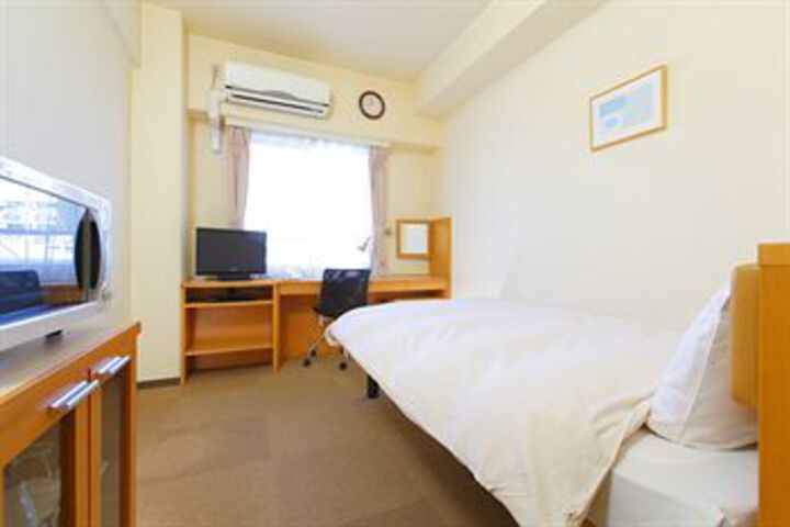 Room 4 of 8