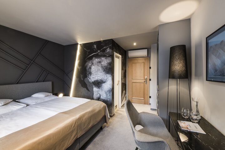 Room 11 of 50