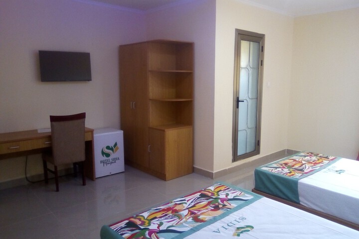 Room 4 of 14