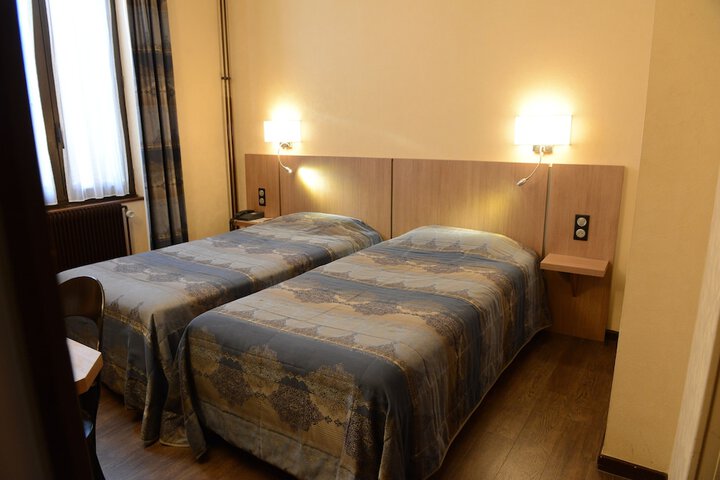 Room 6 of 30