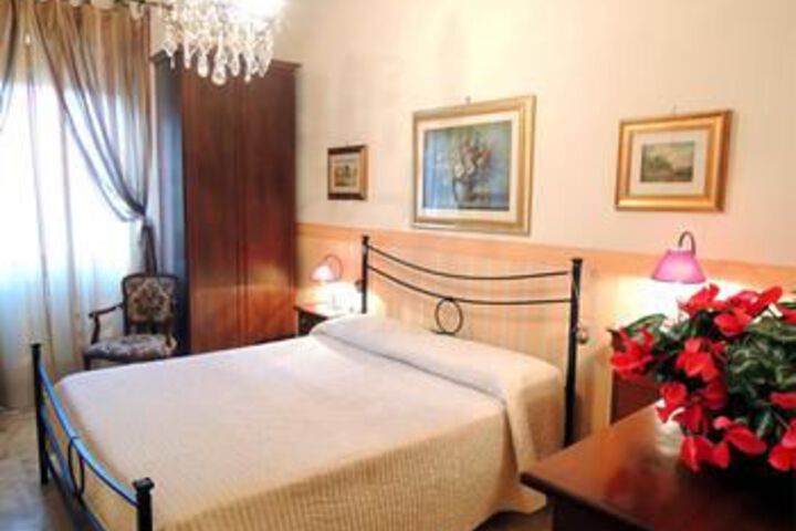 Room 15 of 48