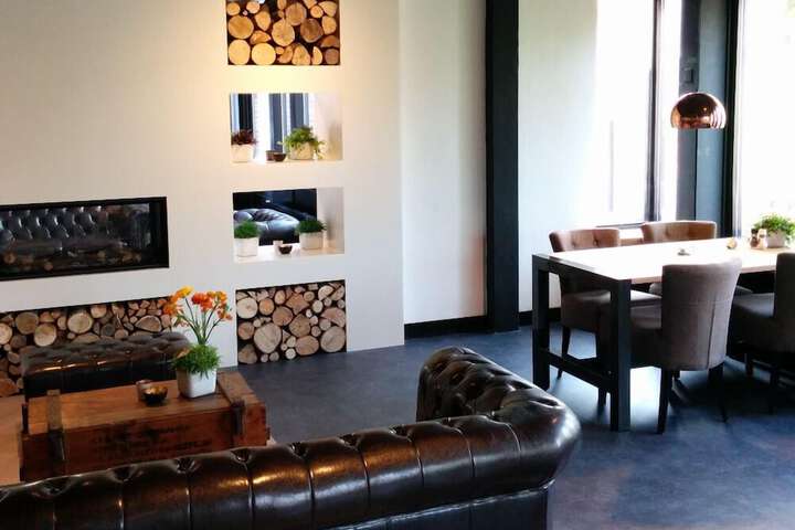 Lounge 46 of 62