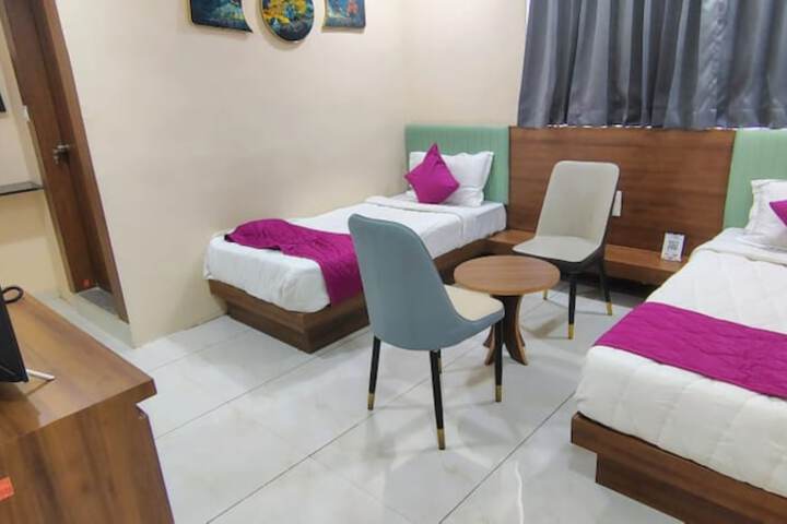 Room 4 of 7