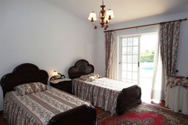 Room 12 of 30