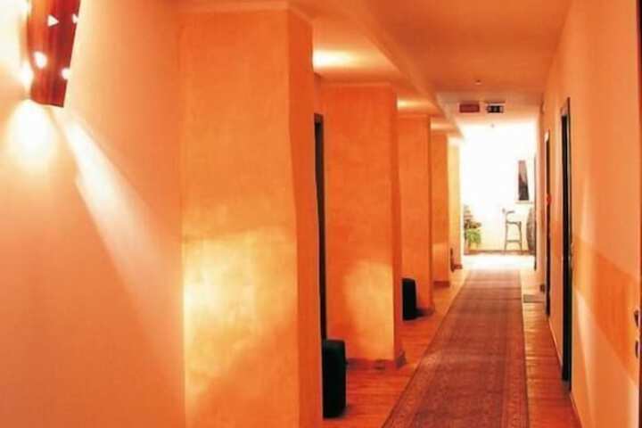 Ballroom/Hall 13 of 14