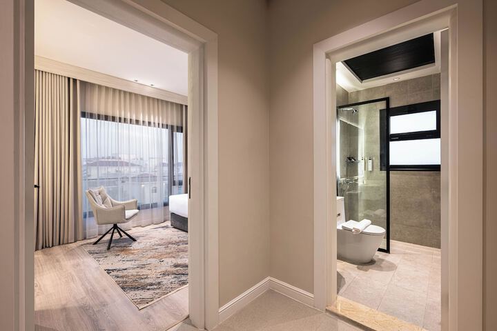 Room 10 of 68