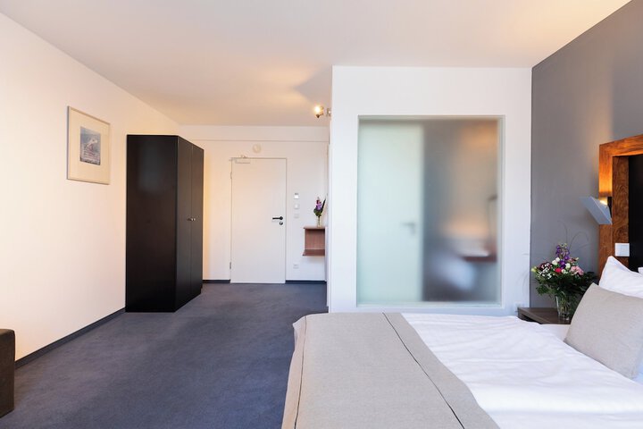 Room 16 of 62