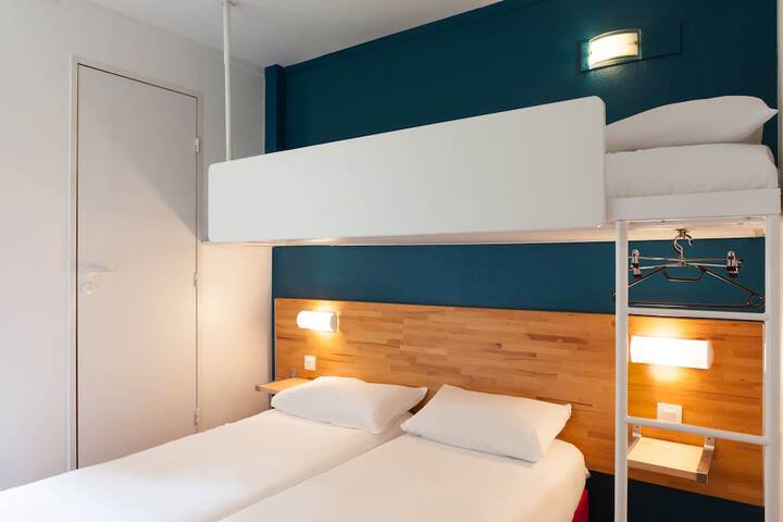 Room 6 of 46