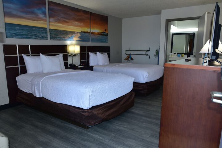 2 Double Beds (16 of 30)