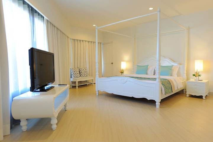 Room 7 of 104