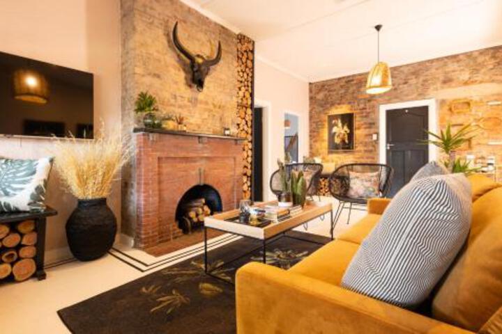 Lounge 4 of 50