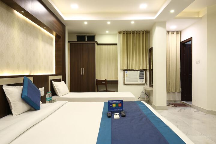 Room 9 of 35