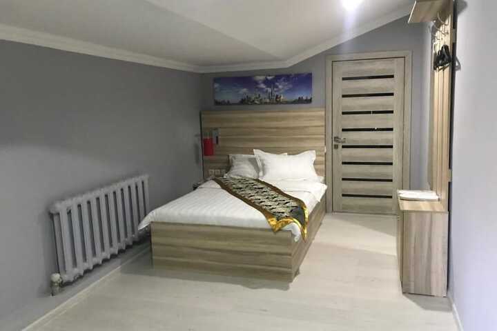 Room 8 of 25