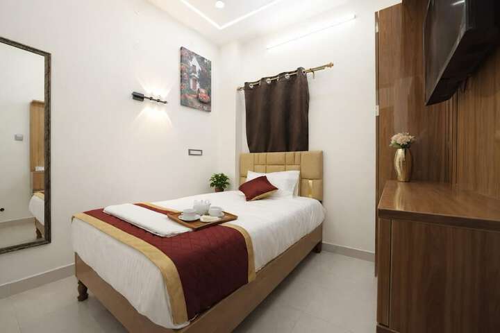 Room 13 of 21