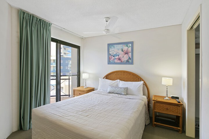 Room 8 of 208