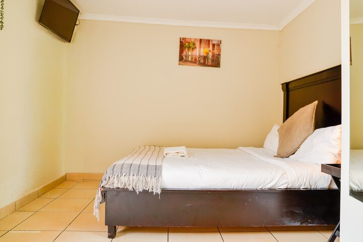 Room 10 of 28