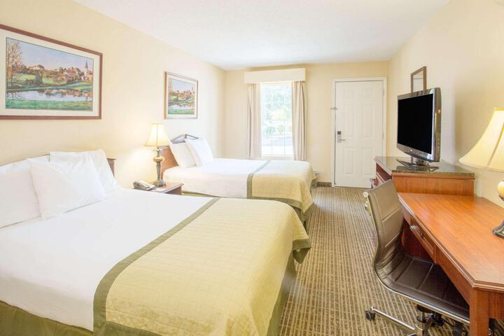 Standard Room, King or Two Doubles (2 of 8)