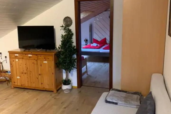 Room 2 of 10