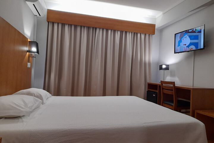 Room 9 of 33