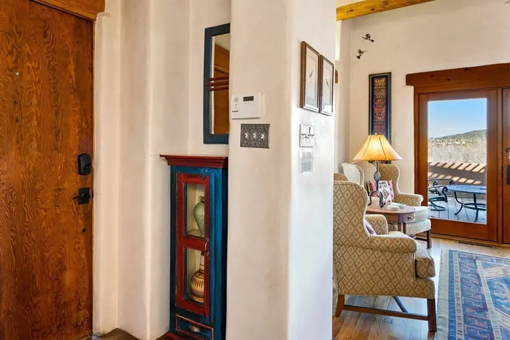 Room 6 of 18