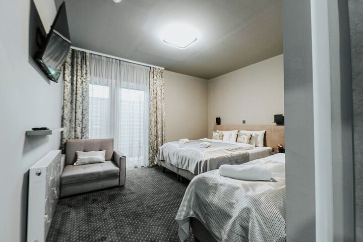 Room 3 of 33