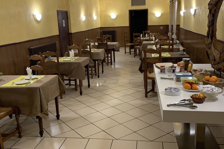 Dining 21 of 31