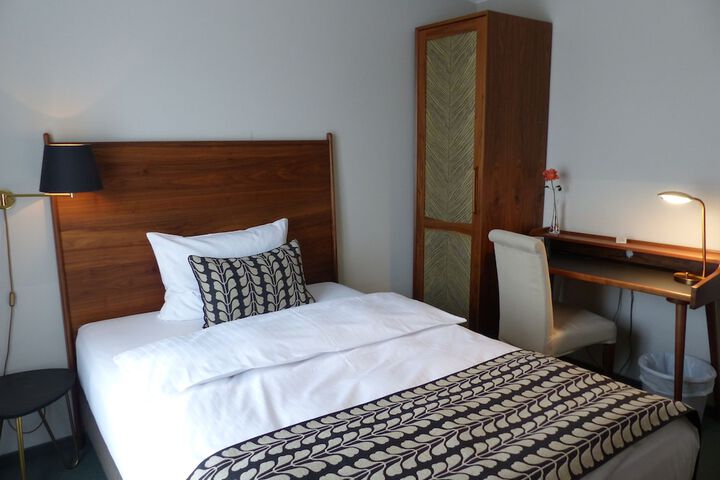 Room 8 of 85