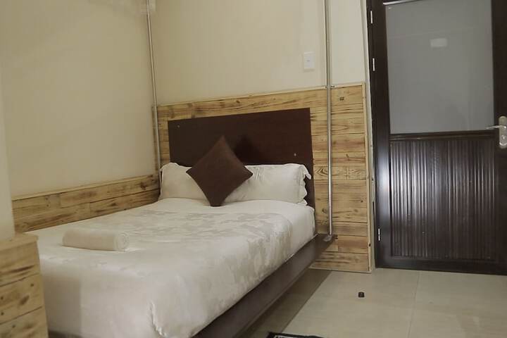 Room 4 of 34