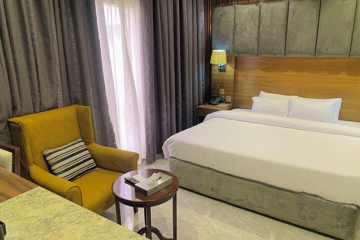 Room 2 of 27