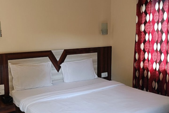 Room 8 of 14