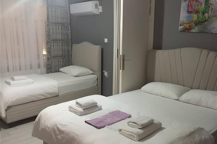 Room 6 of 11