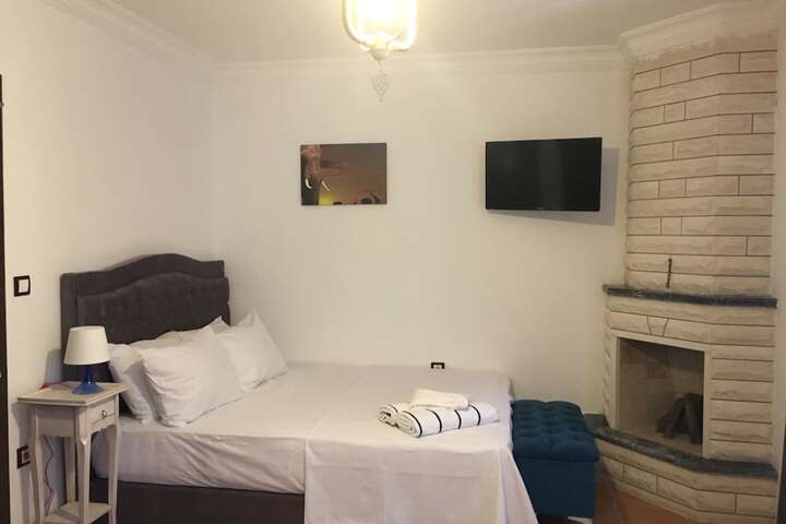 Room 13 of 32