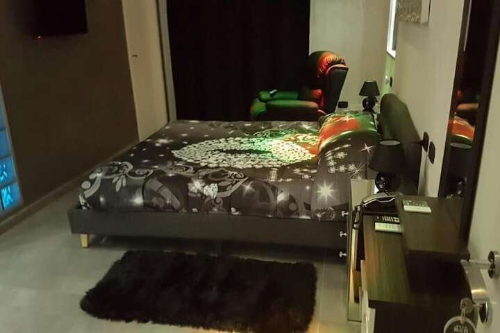 Room 6 of 45