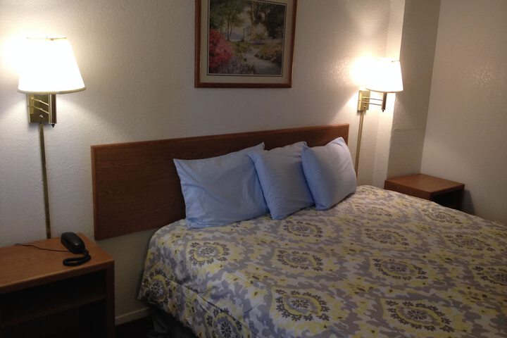 Room 6 of 20