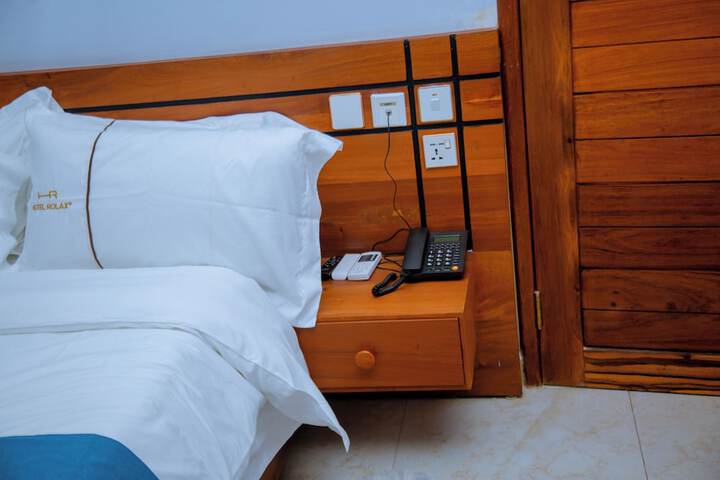 Room 14 of 36