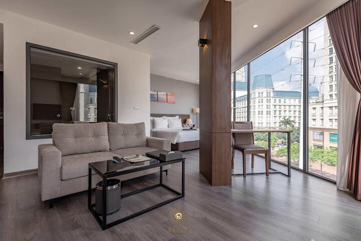 Room 10 of 100