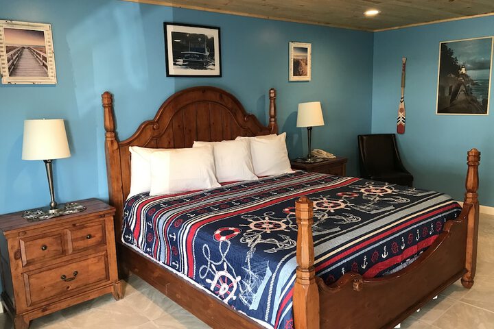 Room 33 of 104