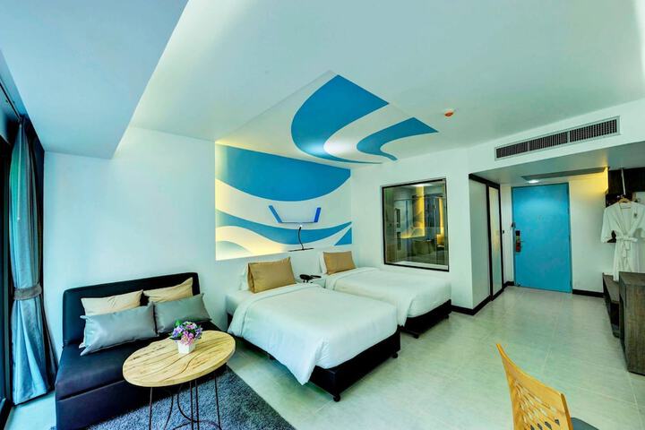 Room 9 of 50